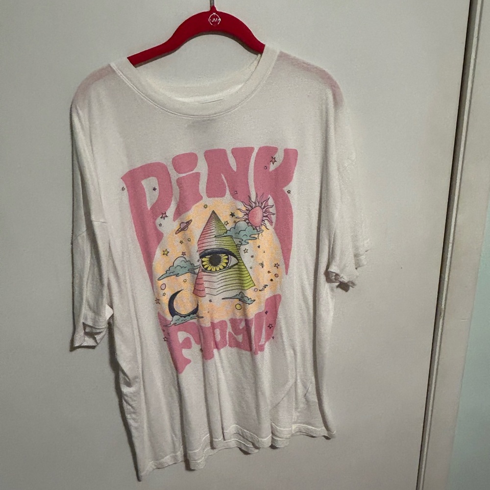 American Eagle Outfitters White Graphic Tee L/XL